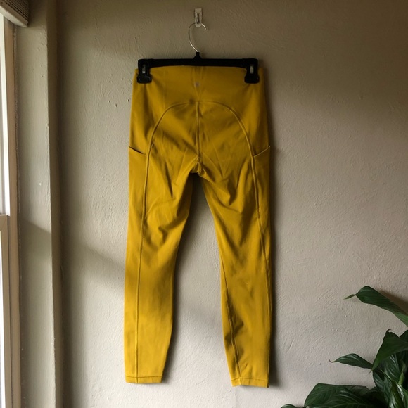 Athleta Ultimate Stash Pocket 7/8 Legging - Picture 2 of 5